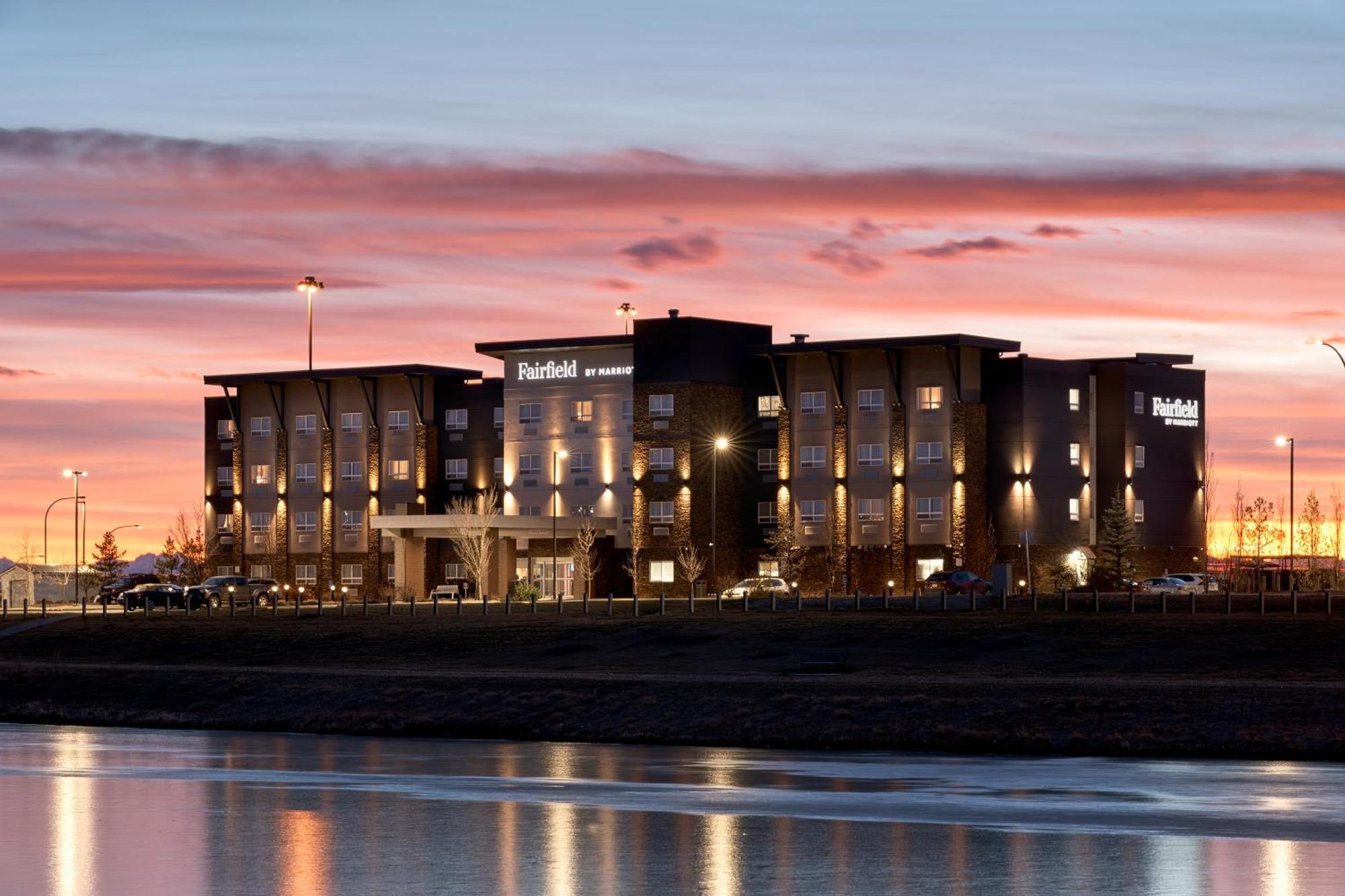 Fairfield Inn & Suites By Marriott Airdrie Exterior photo